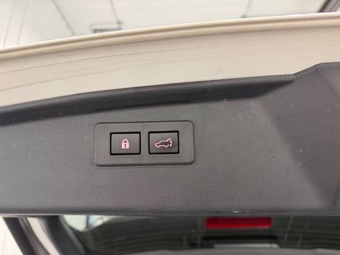 Used 2023 Subaru Outback Premium AWD/4WD image 18