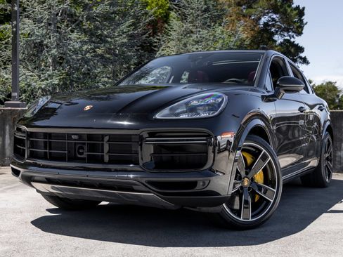 Certified 2022 Porsche Cayenne Turbo S AWD/4WD image 7