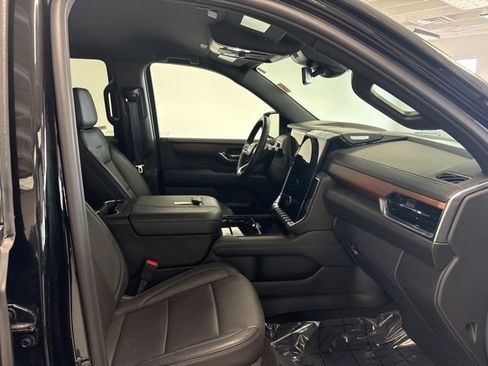 Used 2025 GMC Yukon Denali image 31