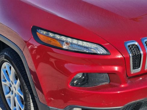 Used 2017 Jeep Cherokee Latitude w/ Comfort/Convenience Group image 7