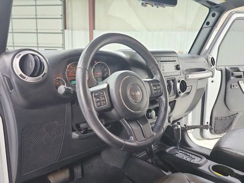 Used 2016 Jeep Wrangler Sahara w/ Connectivity Group AWD/4WD image 19