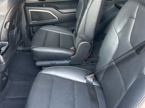 Used 2025 Kia Telluride S image 12