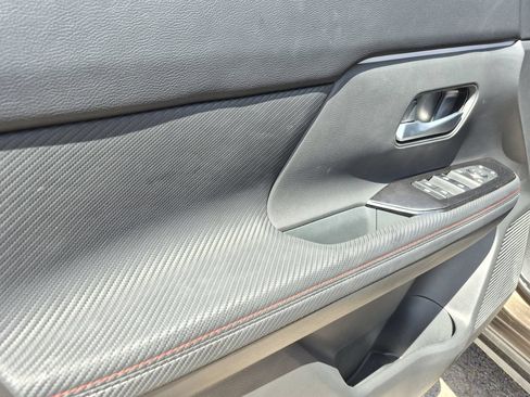 Used 2025 Nissan Kicks SR AWD/4WD image 6