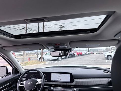 Used 2024 Kia Telluride SX w/ Towing Package image 15