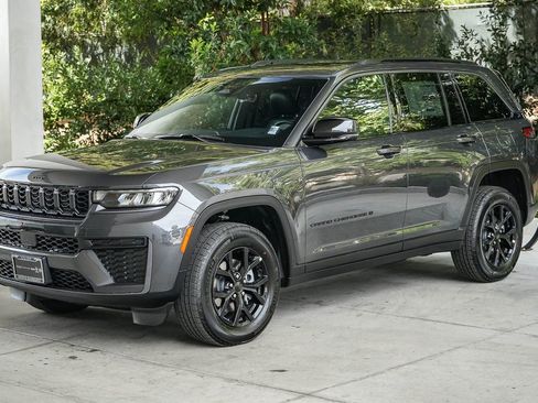 New 2026 Jeep Grand Cherokee Altitude image 3