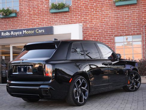 New 2027 Rolls-Royce Cullinan Black Badge AWD/4WD image 2