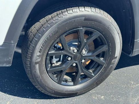 New 2025 Jeep Grand Cherokee L Altitude AWD/4WD image 4