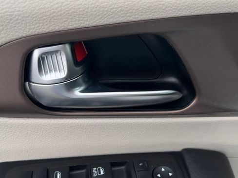 Used 2024 Chrysler Voyager LX FWD image 33