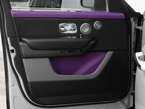 Used 2024 Rolls-Royce Cullinan image 30