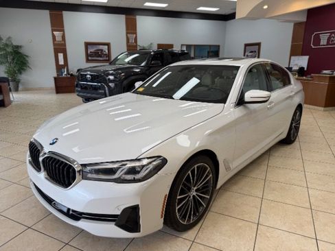 Used 2021 BMW 530i RWD image 2