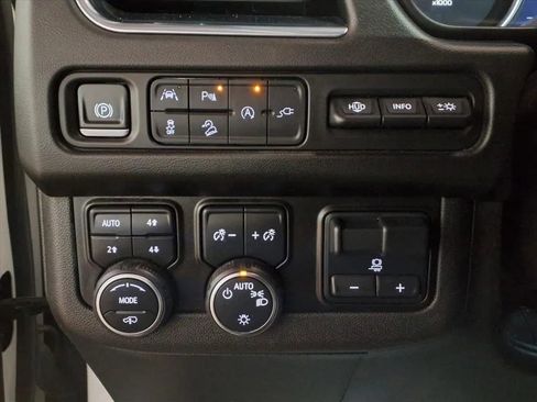 Used 2021 Chevrolet Suburban High Country image 23