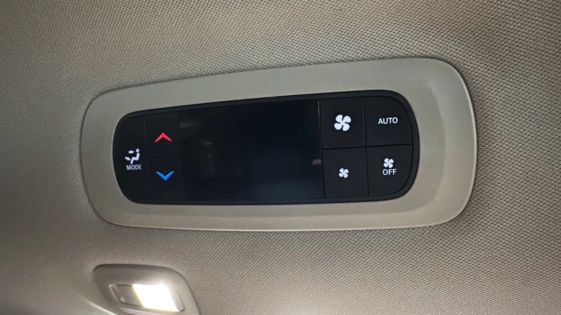 Used 2017 Chrysler Pacifica Limited w/ Tire & Wheel Group FWD image 24