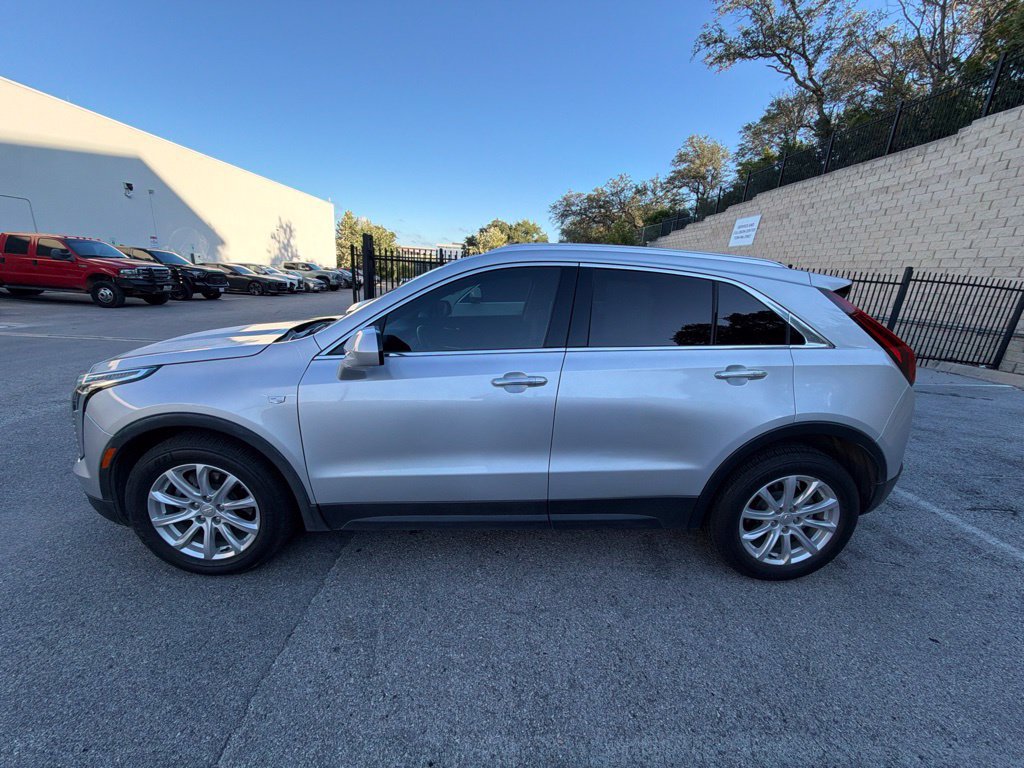 Used 2022 Cadillac XT4 Luxury w/ Driver Awareness Package FWD image 2