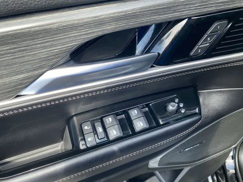 Used 2023 Jeep Wagoneer L Series III image 13