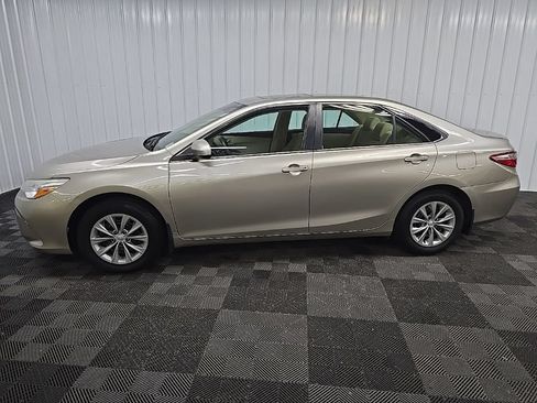 Used 2017 Toyota Camry LE w/ Moonroof Package FWD image 5
