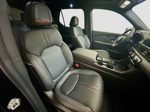 Used 2025 Honda Pilot TrailSport image 34