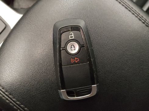 Used 2023 Ford Edge SEL image 32