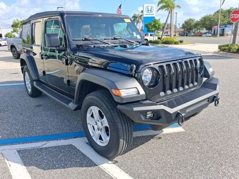 Used 2023 Jeep Wrangler Unlimited Sport AWD/4WD image 3