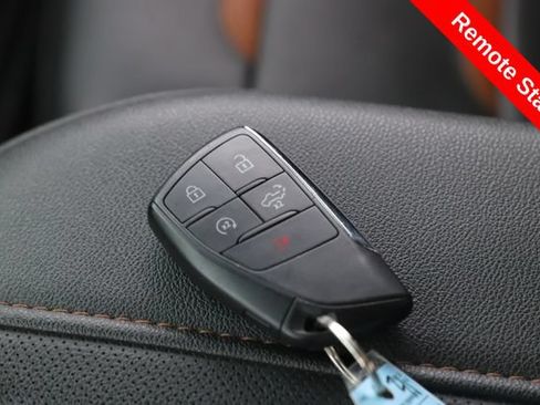 Used 2022 GMC Sierra 1500 AT4 w/ AT4 Premium Package AWD/4WD image 3