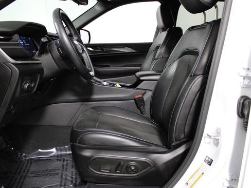 Used 2022 Jeep Grand Cherokee Altitude RWD image 37