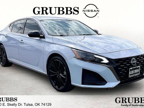 Used 2023 Nissan Altima 2.5 SR FWD image 1