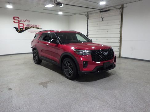 Used 2025 Ford Explorer ST-Line w/ Premium Package AWD/4WD image 5