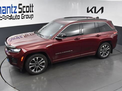 Used 2024 Jeep Grand Cherokee Overland AWD/4WD image 10