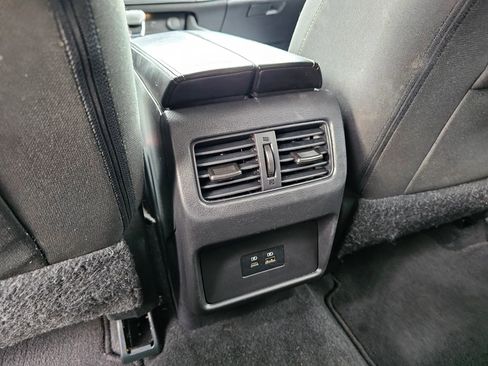 Used 2022 Nissan Rogue SV AWD/4WD image 30