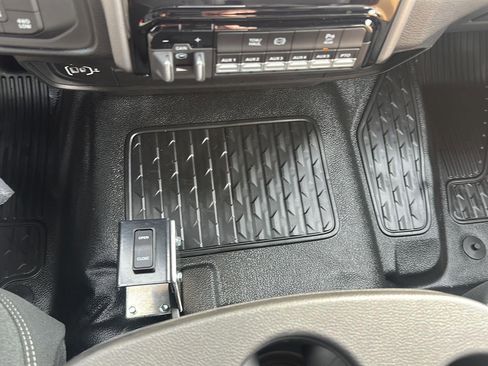 New 2026 RAM 5500 4x4 Regular Cab image 18