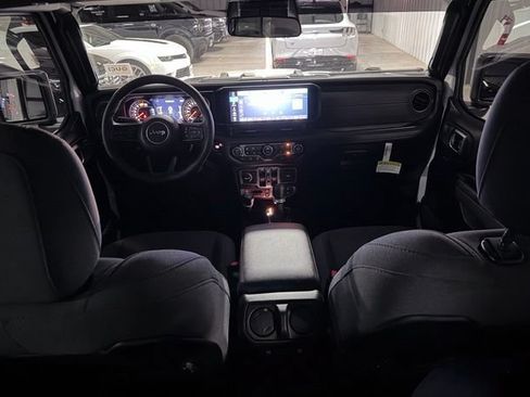 Used 2026 Jeep Wrangler Unlimited Rubicon AWD/4WD image 14