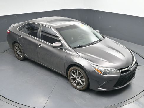 Used 2015 Toyota Camry XLE image 32