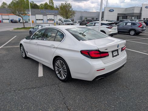 Used 2022 BMW 530i xDrive w/ Premium Package image 5