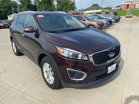 Used 2016 Kia Sorento AWD w/ LX Convenience Package image 4