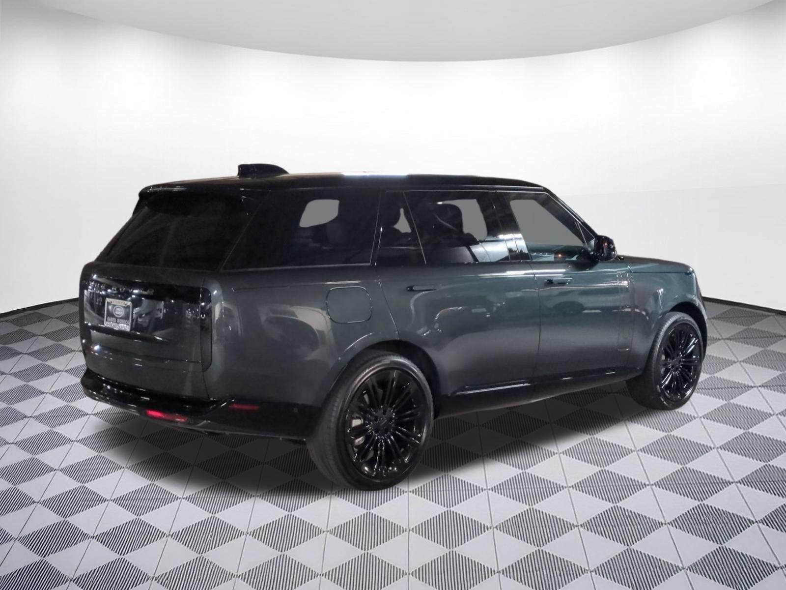 New 2026 Land Rover Range Rover Long Wheelbase SE AWD/4WD image 5