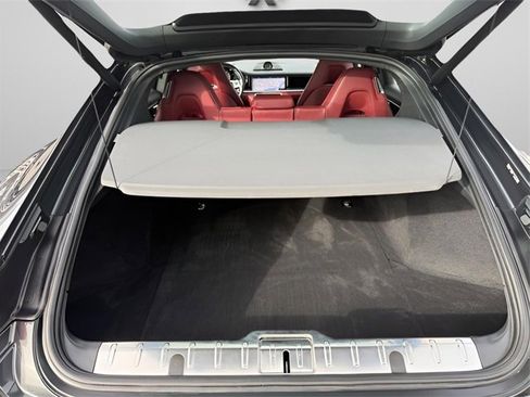 Used 2018 Porsche Panamera 4 image 11