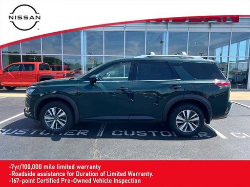 Certified 2025 Nissan Pathfinder SL image 1