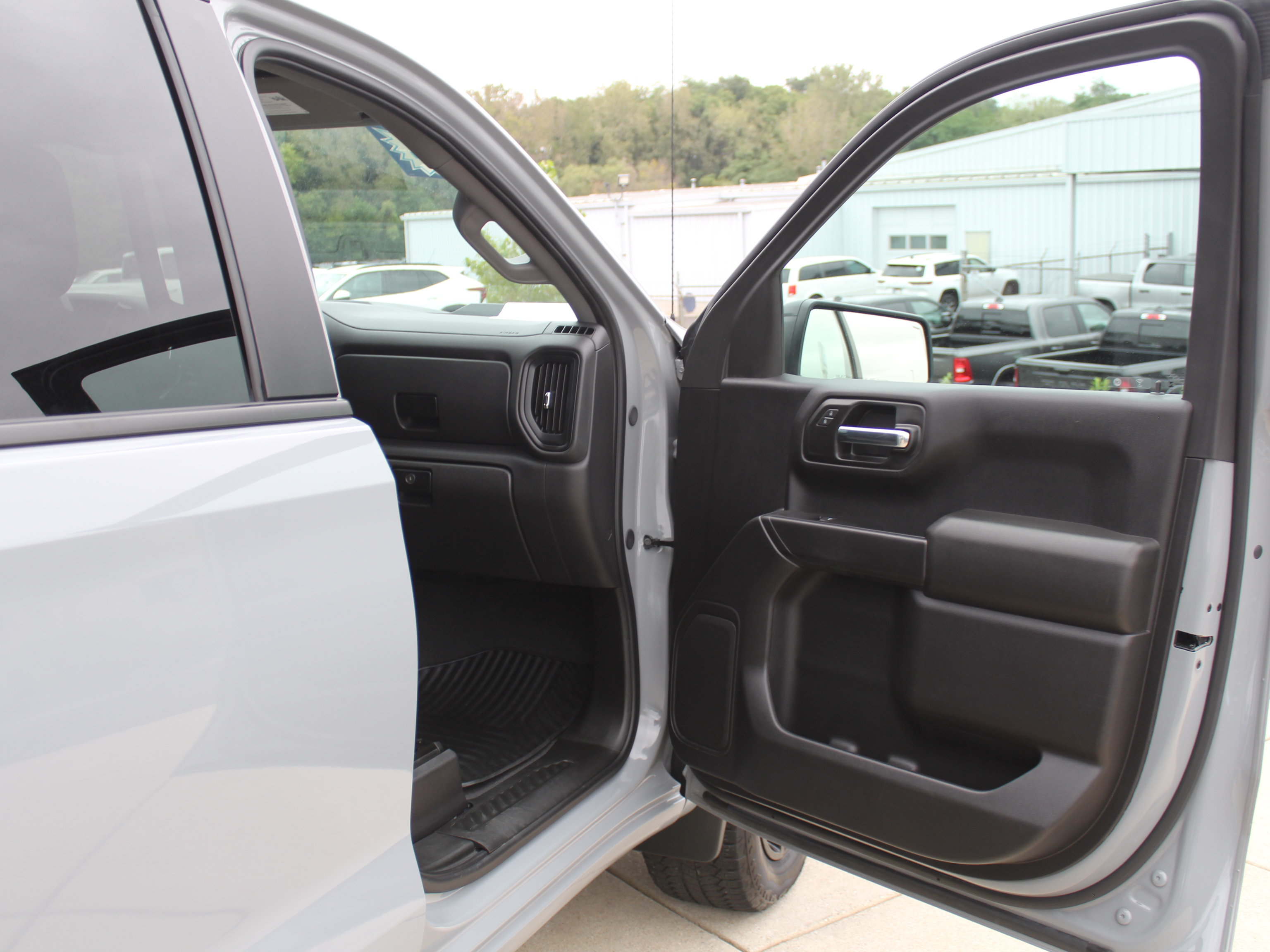 Certified 2024 Chevrolet Silverado 1500 Custom Trail Boss w/ LPO, Dark Essentials Package AWD/4WD image 27
