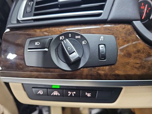 Used 2013 BMW 750Li image 26