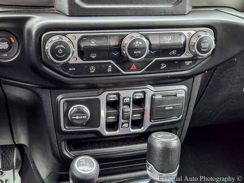 Used 2020 Jeep Wrangler Unlimited Sahara AWD/4WD image 19