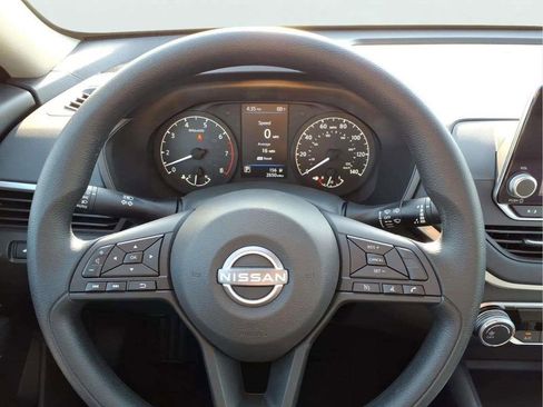 Used 2025 Nissan Altima 2.5 S FWD image 15