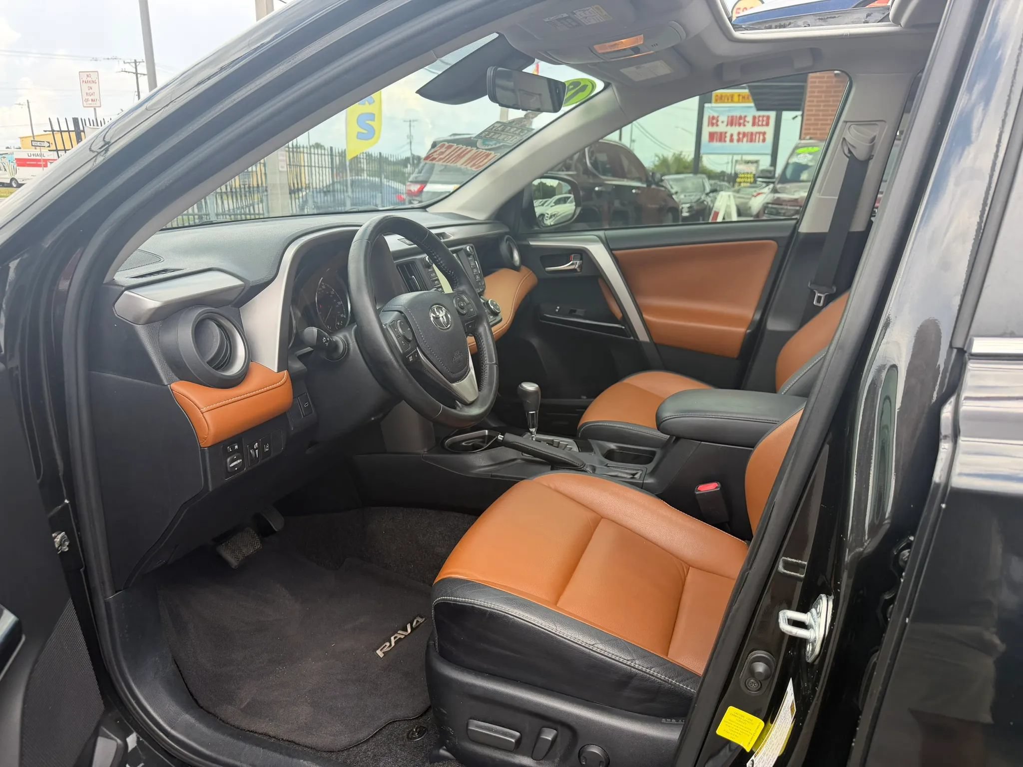 Used 2018 Toyota RAV4 Limited AWD/4WD image 7