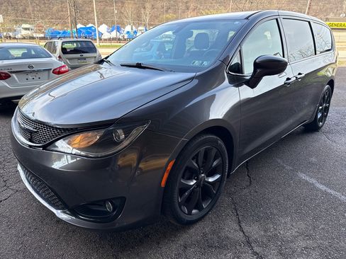 Used 2018 Chrysler Pacifica Touring Plus w/ S Appearance Package image 1