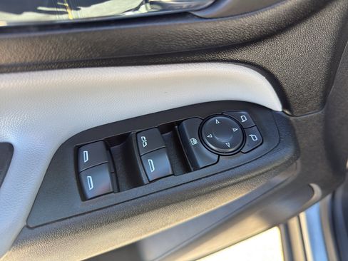 Used 2023 Chevrolet Equinox LS w/ LS Convenience Package AWD/4WD image 12