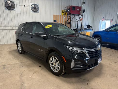 Used 2024 Chevrolet Equinox LT image 2