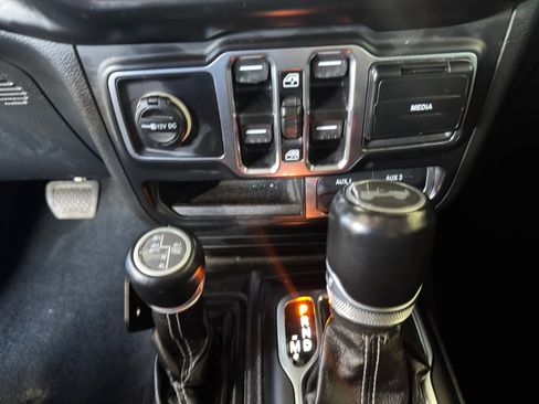 Used 2021 Jeep Wrangler Unlimited Sahara w/ Safety Group AWD/4WD image 19