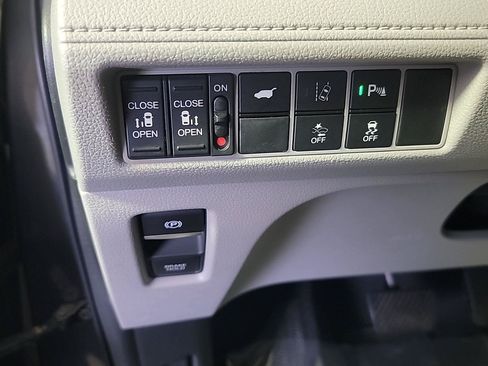 Certified 2018 Honda Odyssey Touring image 38