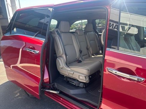 Used 2022 Honda Odyssey Elite image 42