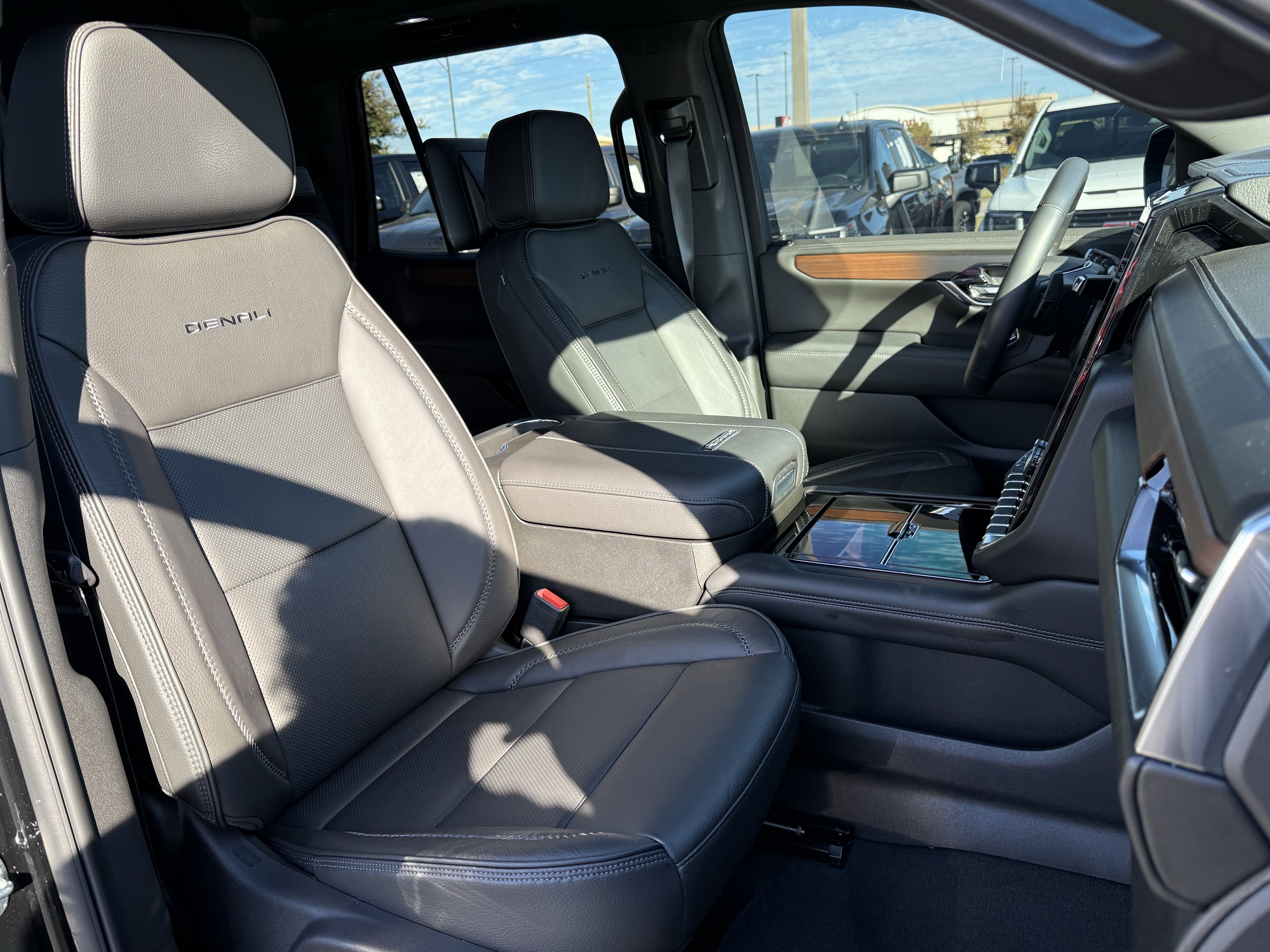 Used 2026 GMC Yukon Denali w/ Denali Reserve Package AWD/4WD image 39