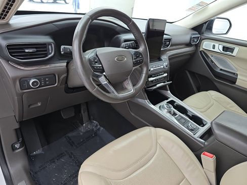 Used 2020 Ford Explorer Platinum w/ Premium Technology Package image 17