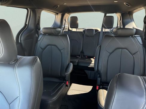 New 2026 Chrysler Pacifica Select FWD image 24